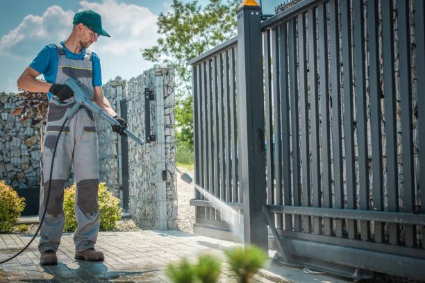 Best Pool Deck Cleaning  in Flowood, MS